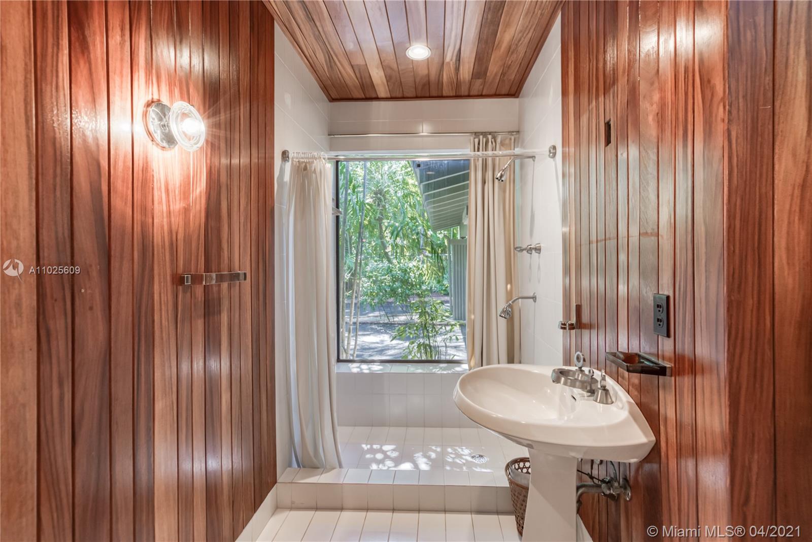 4141 La Playa Blvd Miami, FL 33133