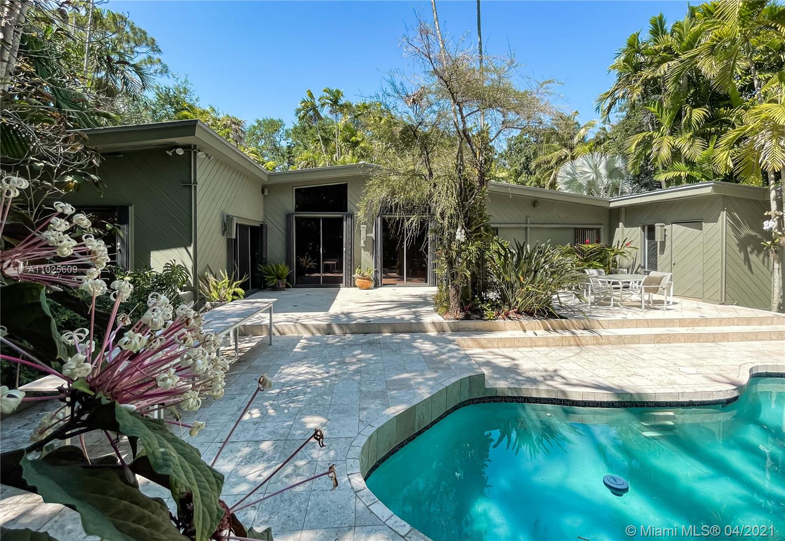 4141 La Playa Blvd Miami, FL 33133