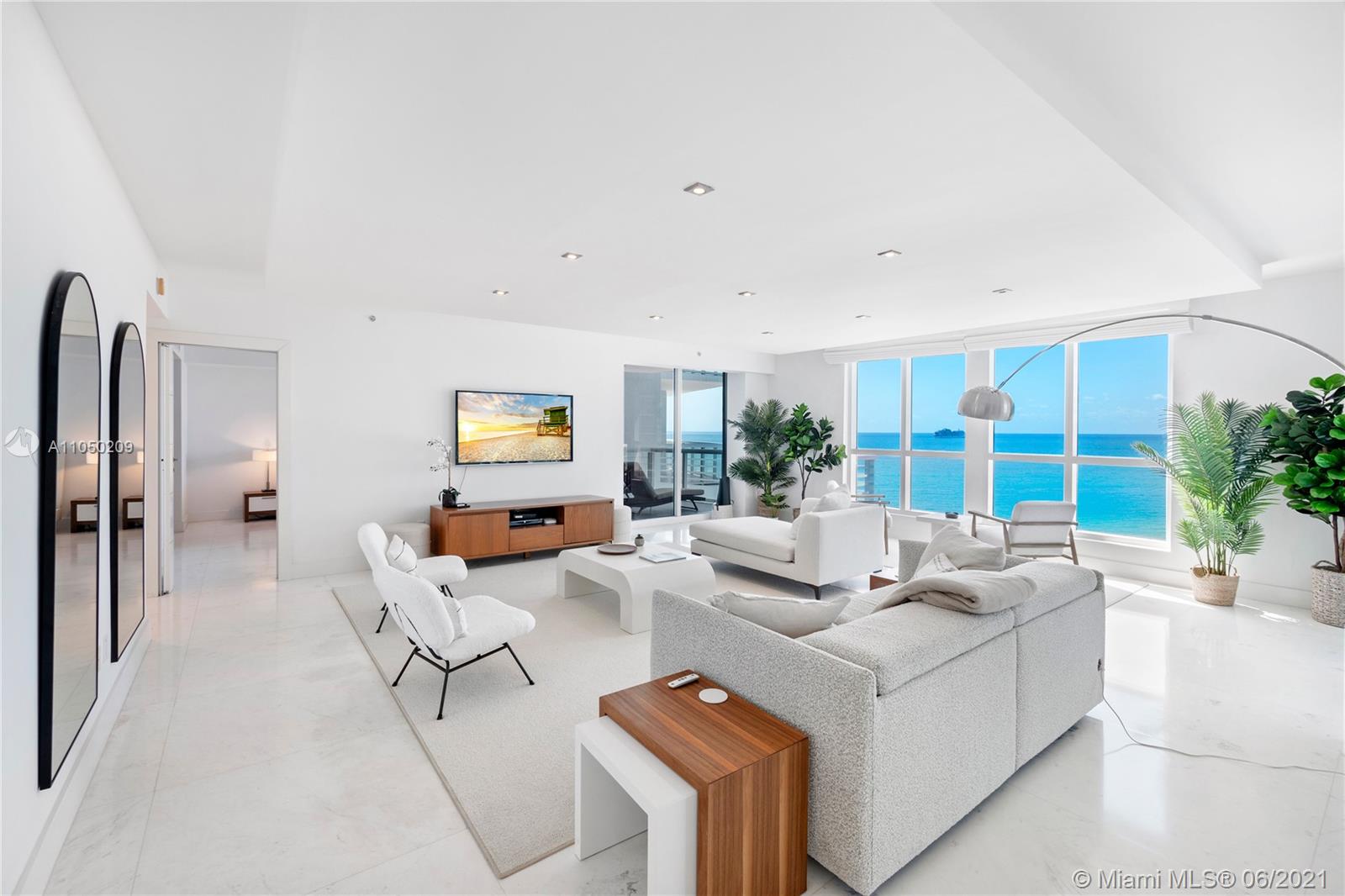 3801 Collins Ave #1703