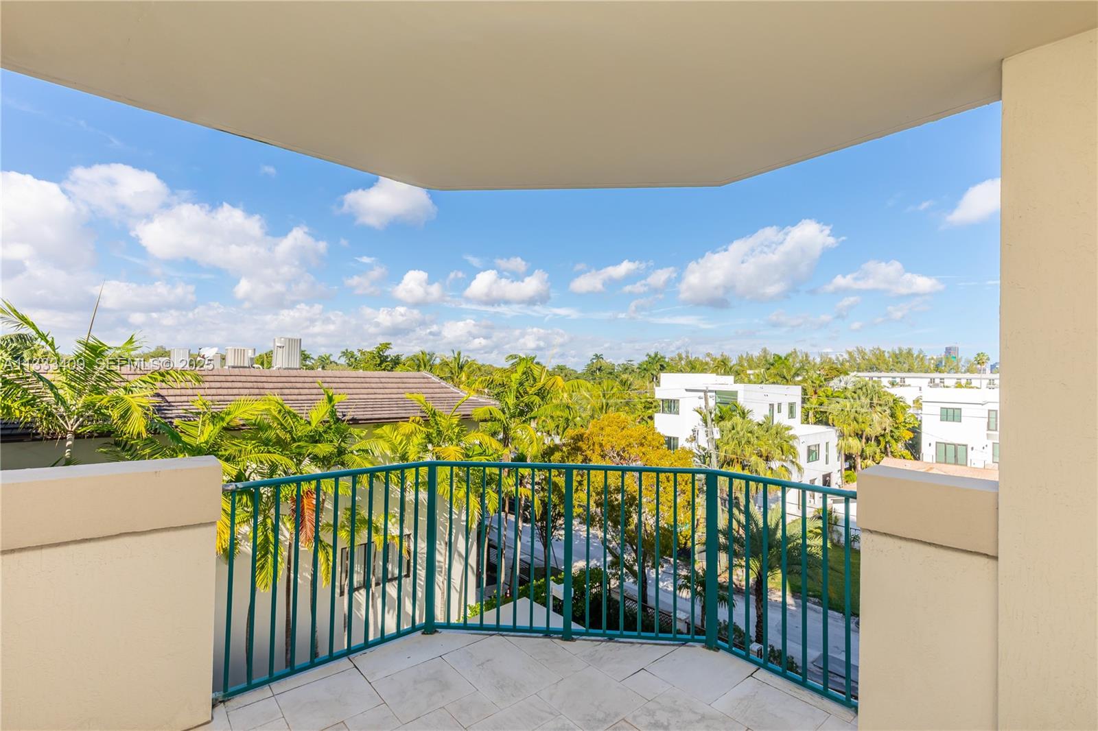 1660 W Glencoe St #302 Coconut Grove, FL 33133