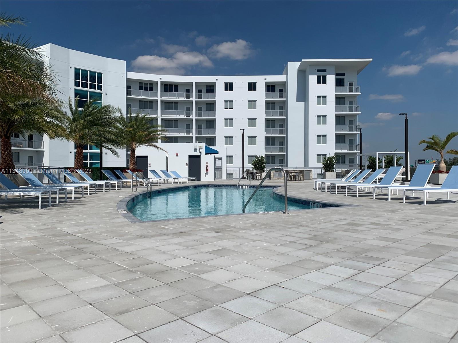 2500 SW 22nd Ter #402