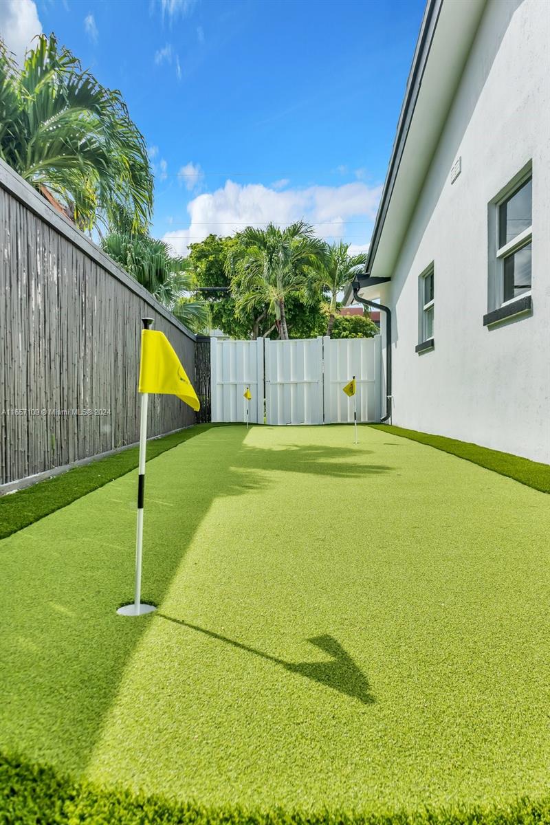 5220 NE 26th Ave Fort Lauderdale, FL 33308