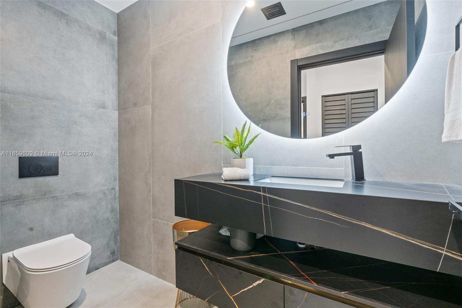 2261 NE 192nd St Miami, FL 33180