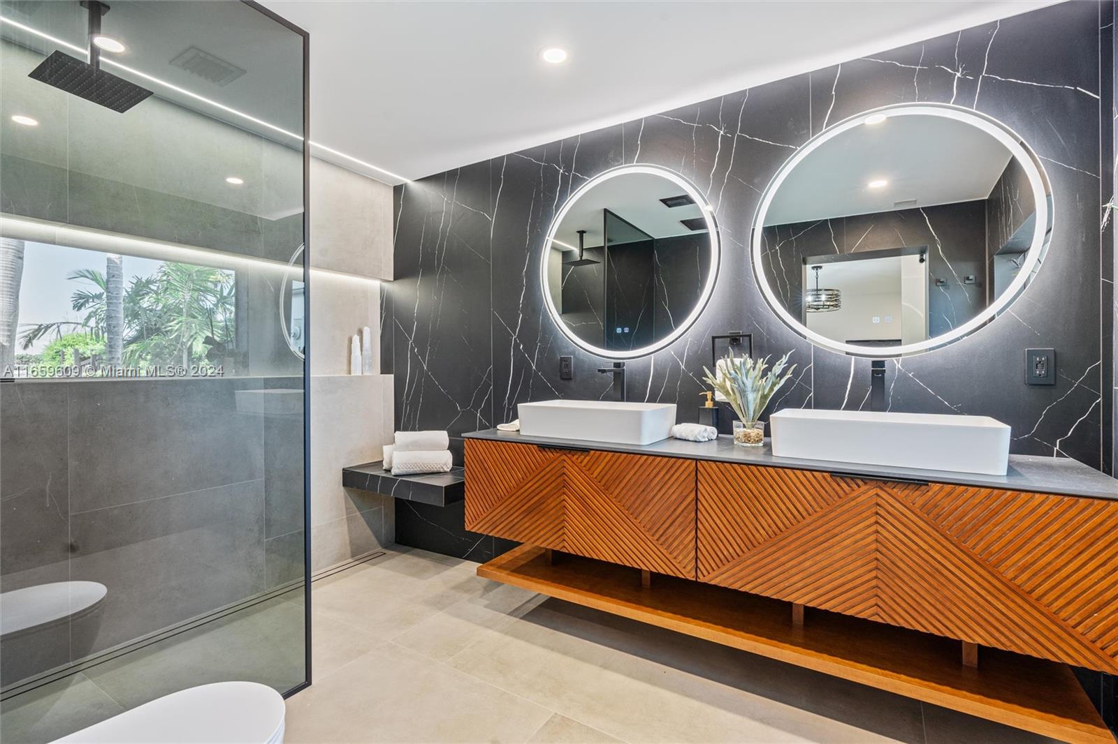 2261 NE 192nd St Miami, FL 33180