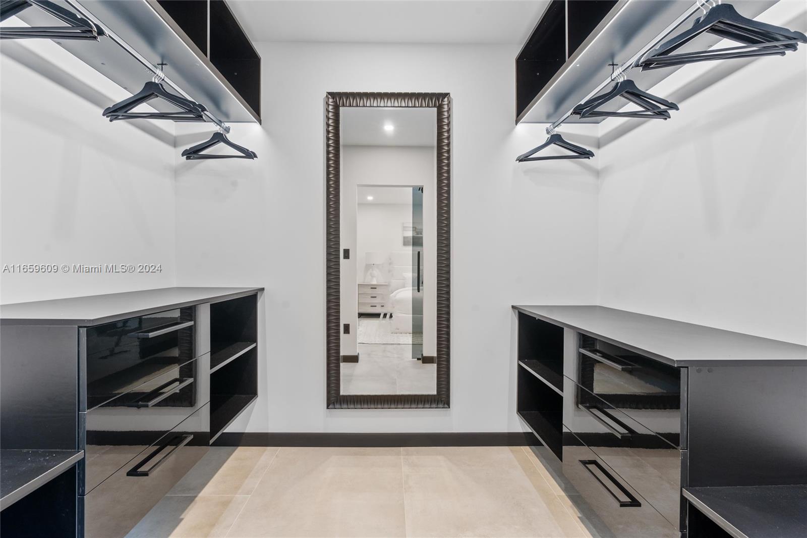 2261 NE 192nd St Miami, FL 33180