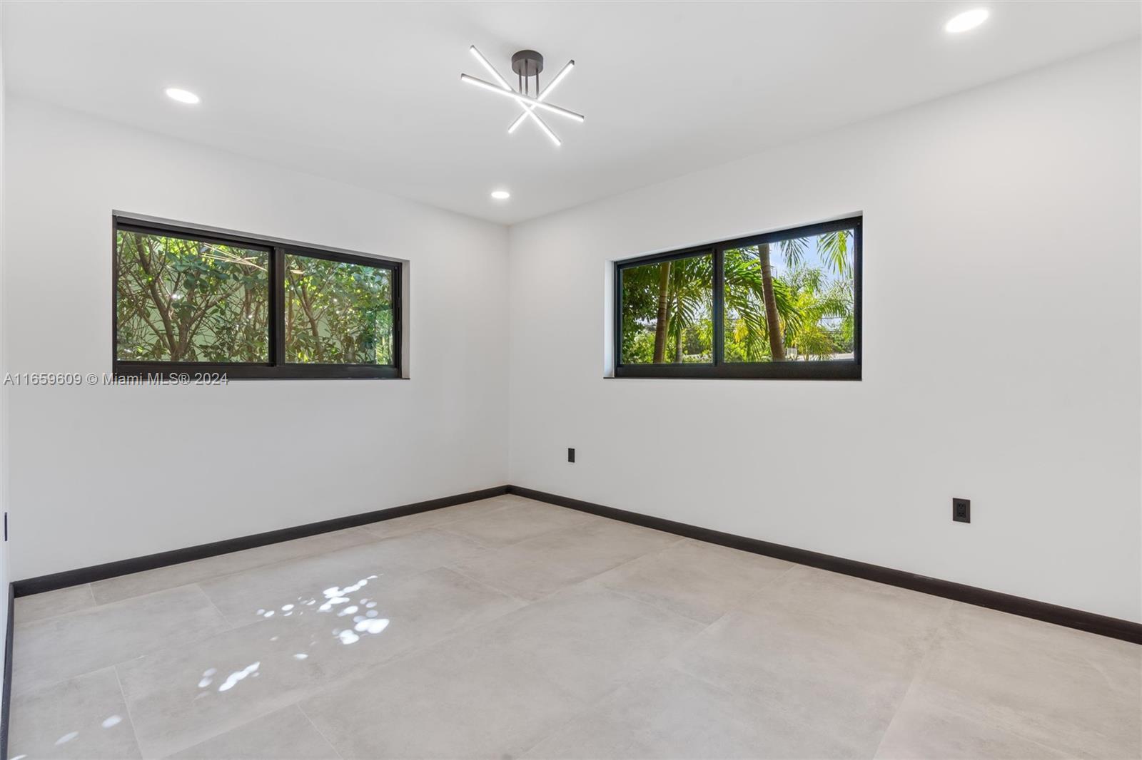 2261 NE 192nd St Miami, FL 33180