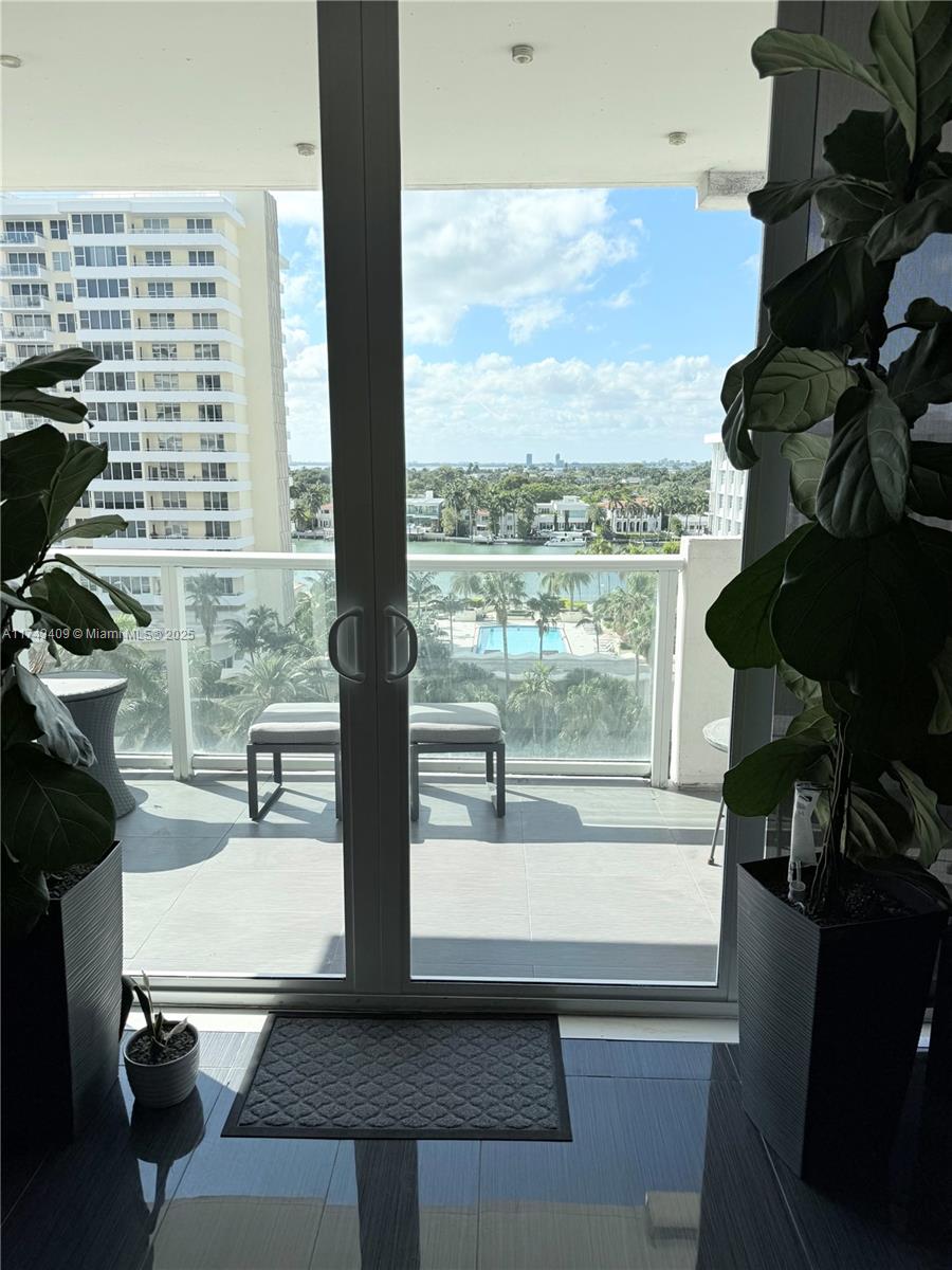 5601 Collins Ave #820