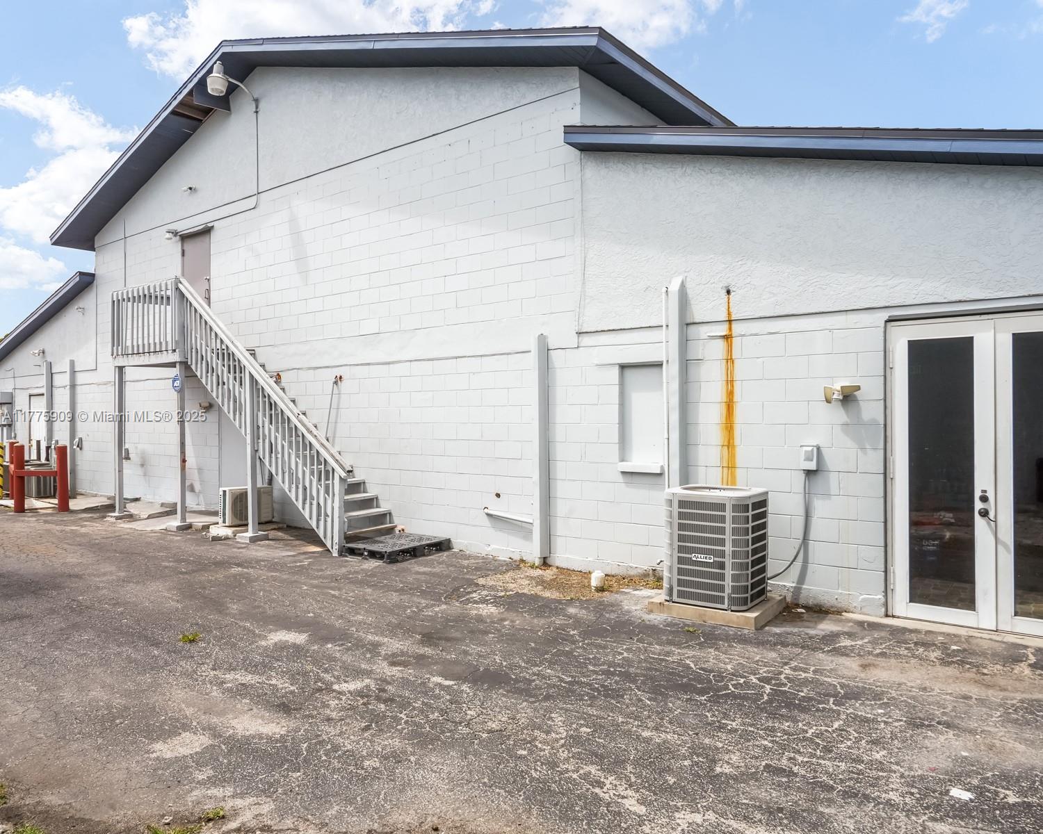 3775 Fowler St Fort Myers, FL 33901