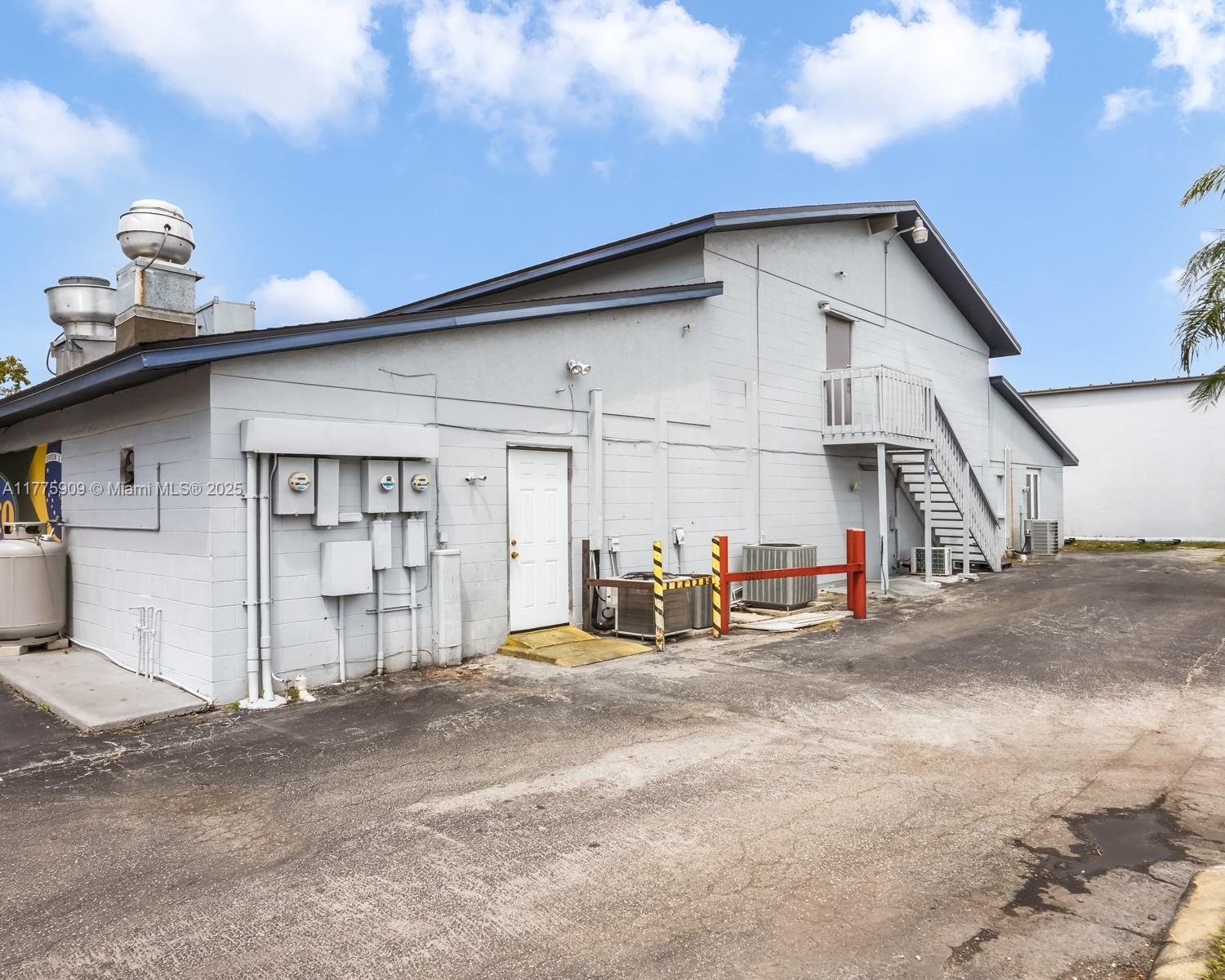 3775 Fowler St Fort Myers, FL 33901