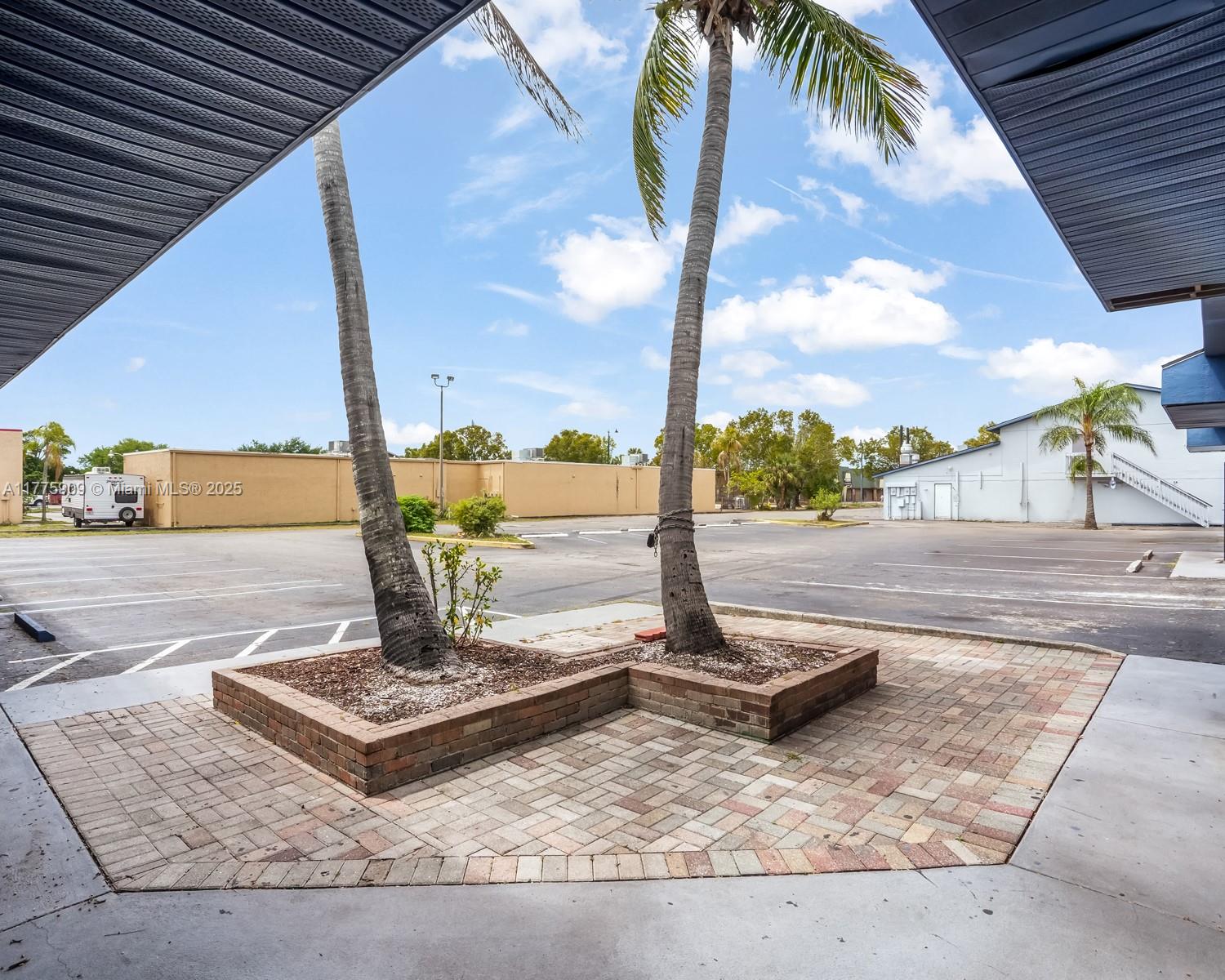 3775 Fowler St Fort Myers, FL 33901