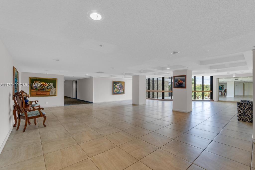 16300 Golf Clb Rd #401 Weston, FL 33326