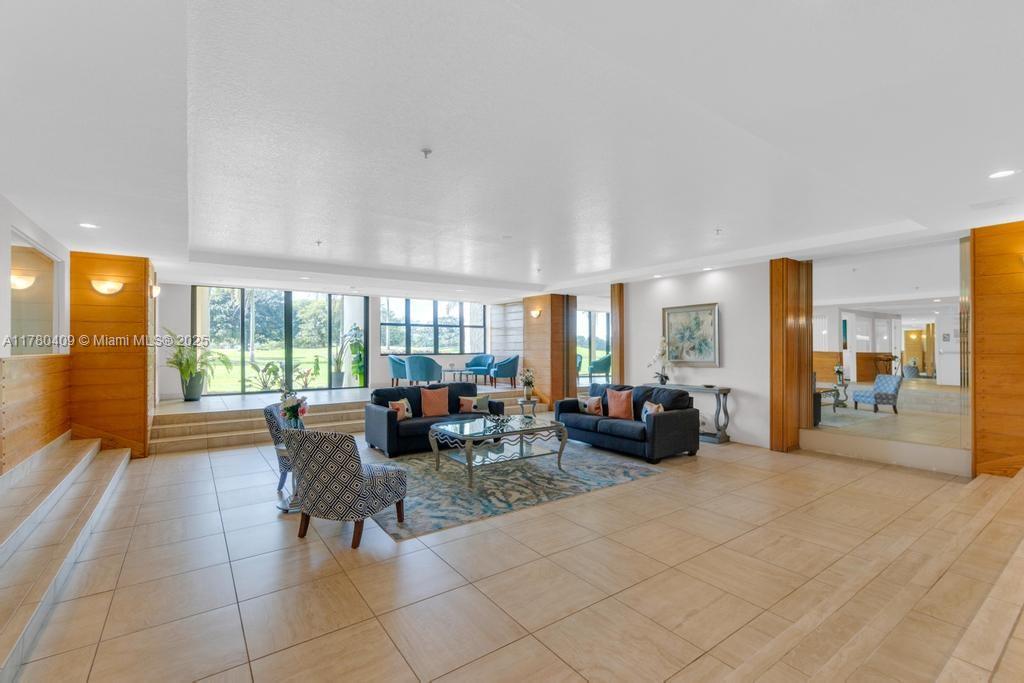 16300 Golf Clb Rd #401 Weston, FL 33326