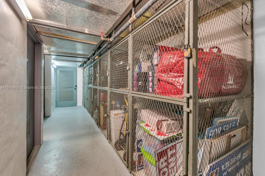 16300 Golf Clb Rd #401 Weston, FL 33326