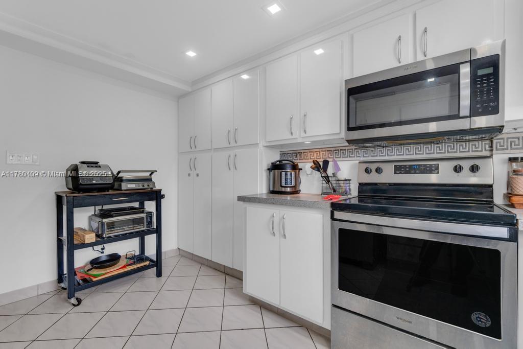 16300 Golf Clb Rd #401 Weston, FL 33326