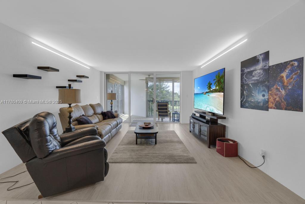 16300 Golf Clb Rd #401 Weston, FL 33326