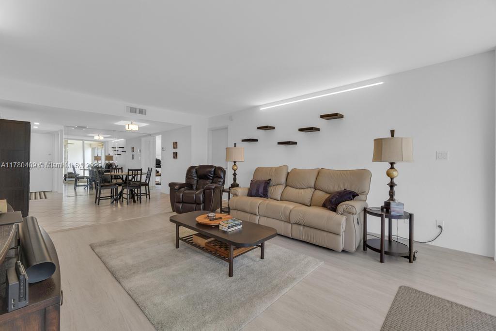 16300 Golf Clb Rd #401 Weston, FL 33326