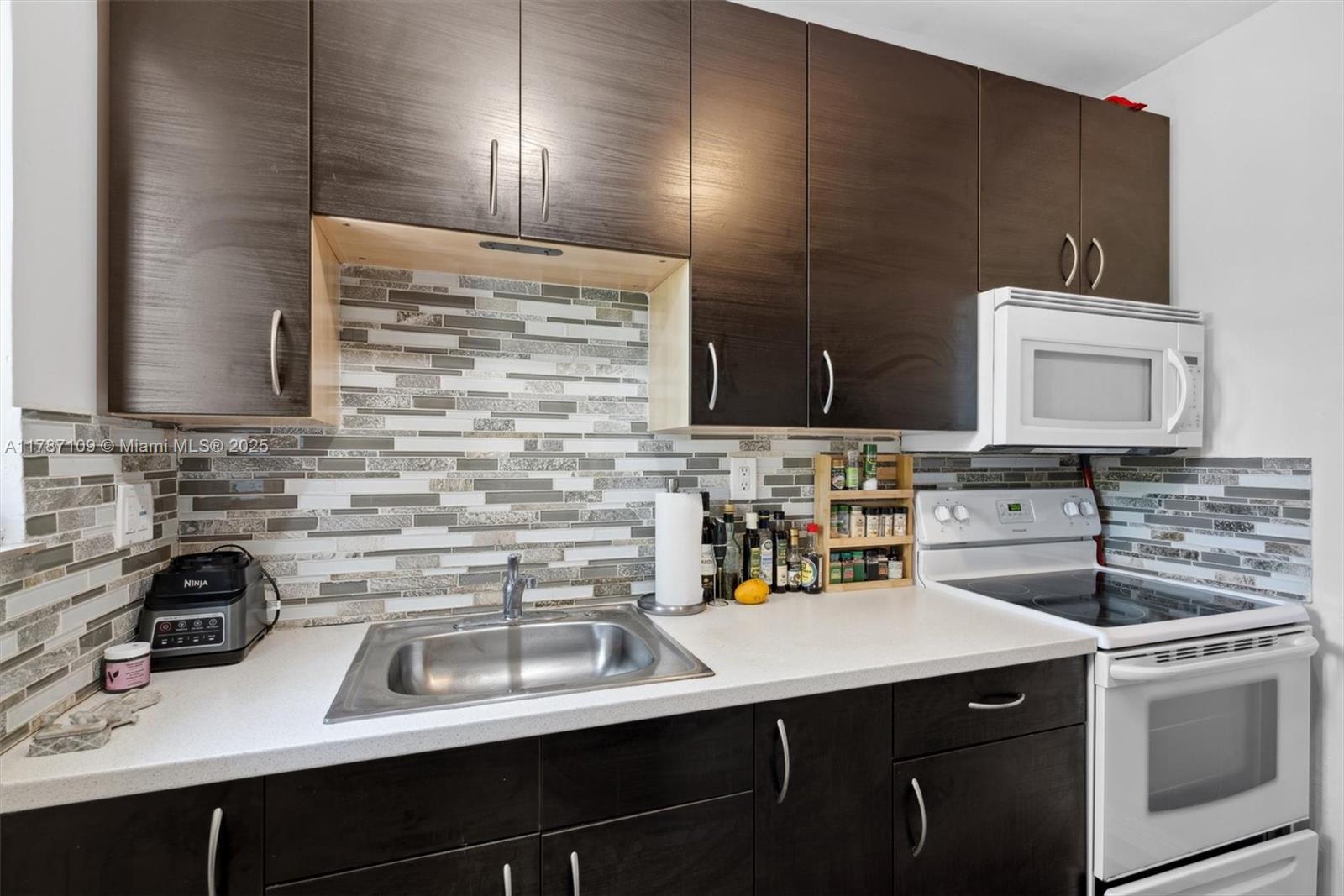 11105 NE 9th Ave,Biscayne Park, FL 33161