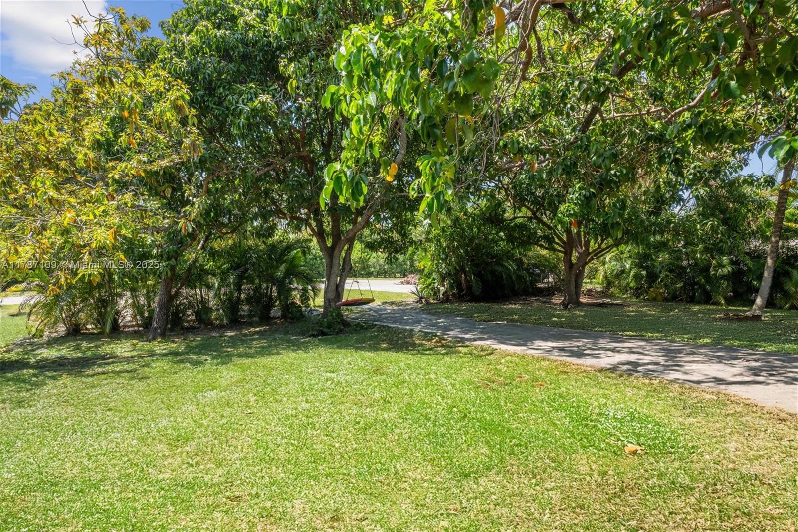 11105 NE 9th Ave,Biscayne Park, FL 33161