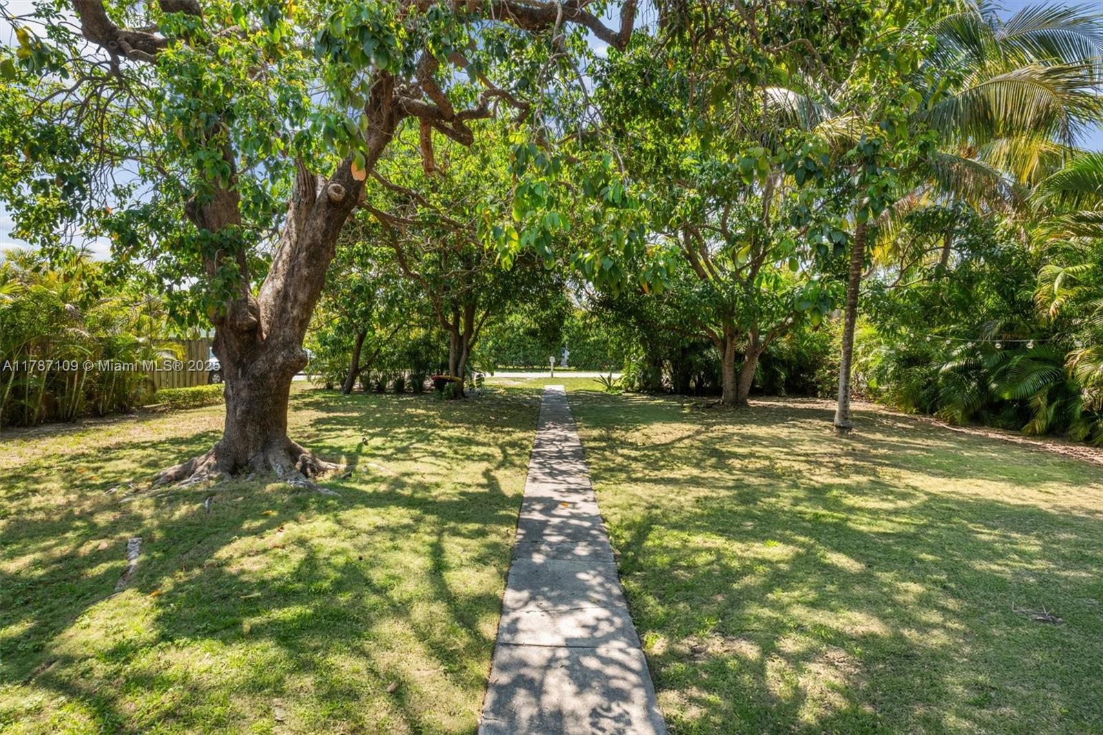 11105 NE 9th Ave,Biscayne Park, FL 33161