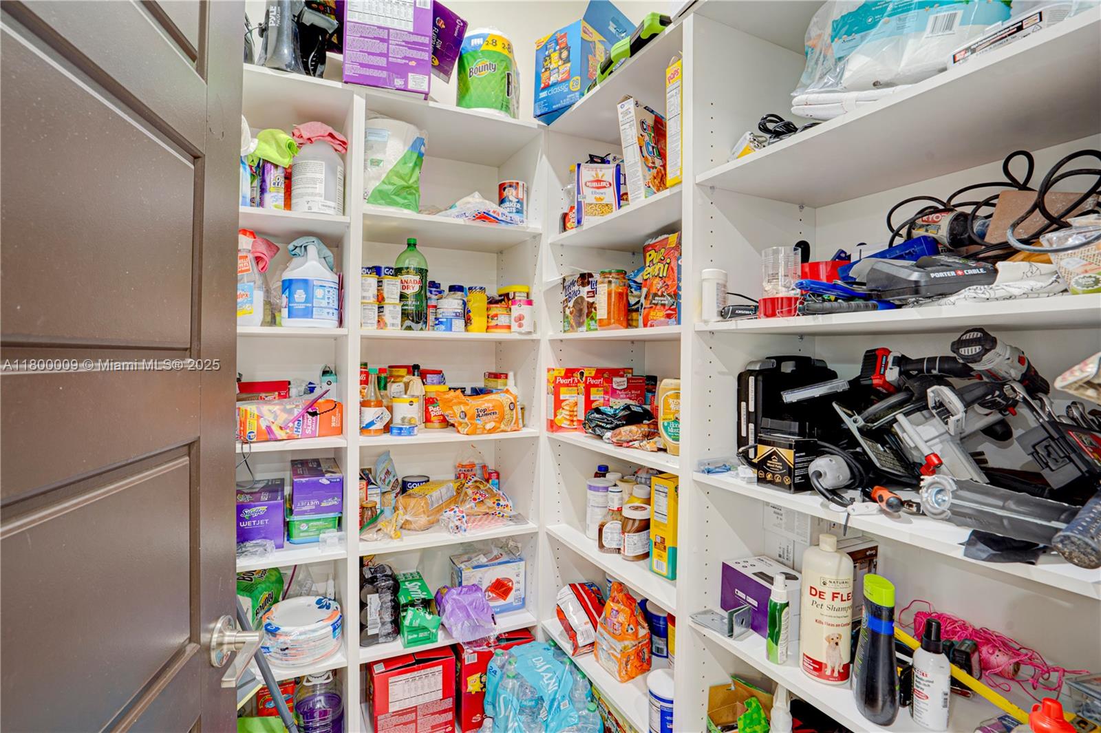 9015 NW 161st Ter Miami Lakes, FL 33018