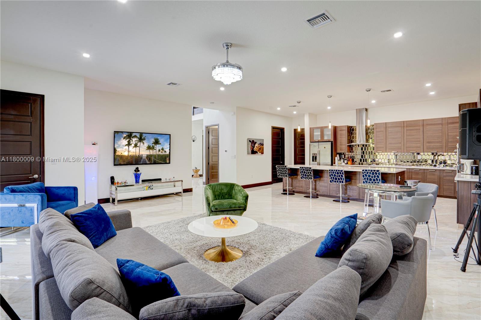 9015 NW 161st Ter Miami Lakes, FL 33018