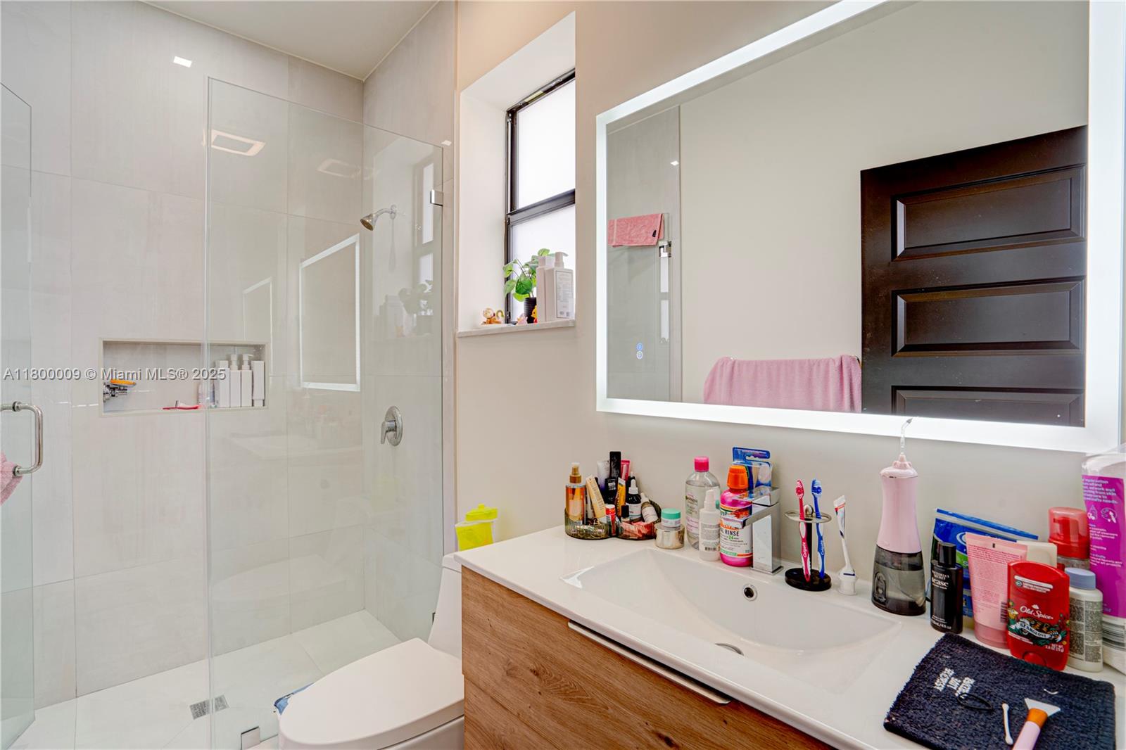 9015 NW 161st Ter Miami Lakes, FL 33018