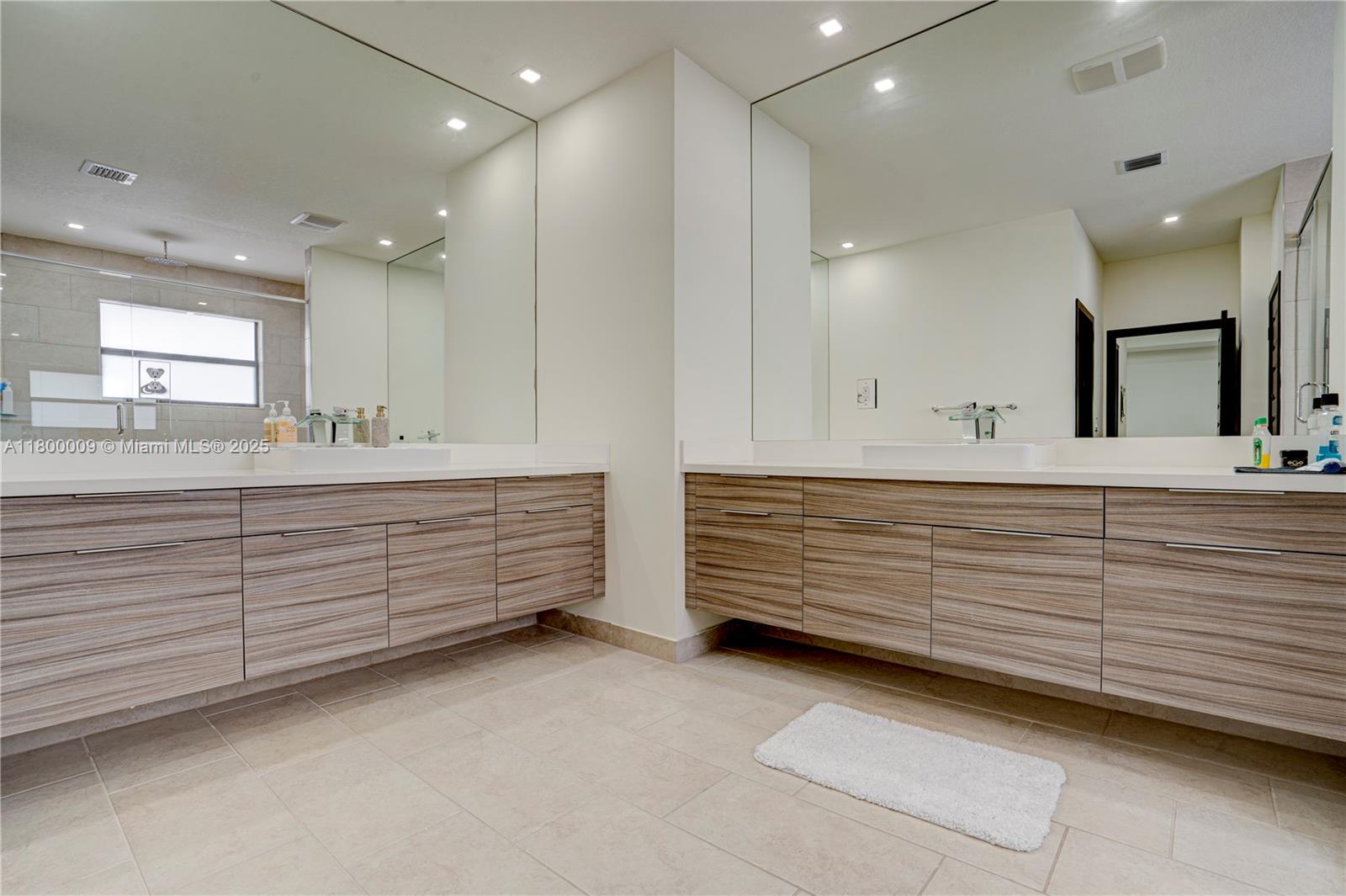 9015 NW 161st Ter Miami Lakes, FL 33018