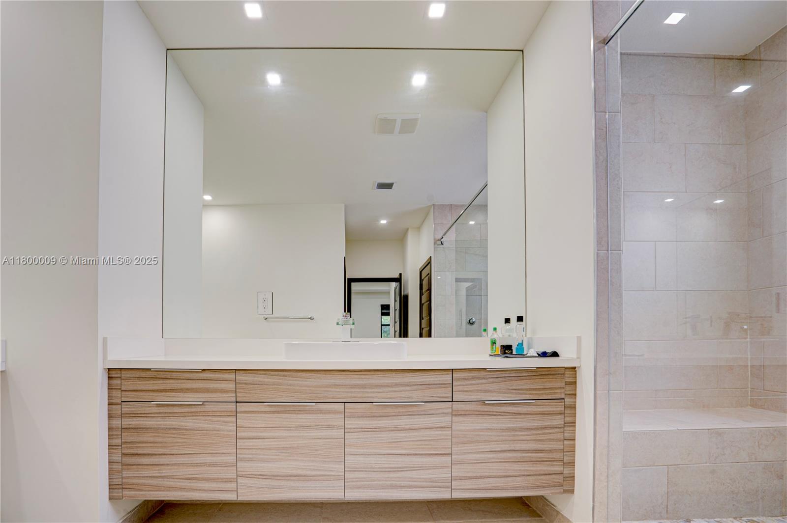 9015 NW 161st Ter Miami Lakes, FL 33018