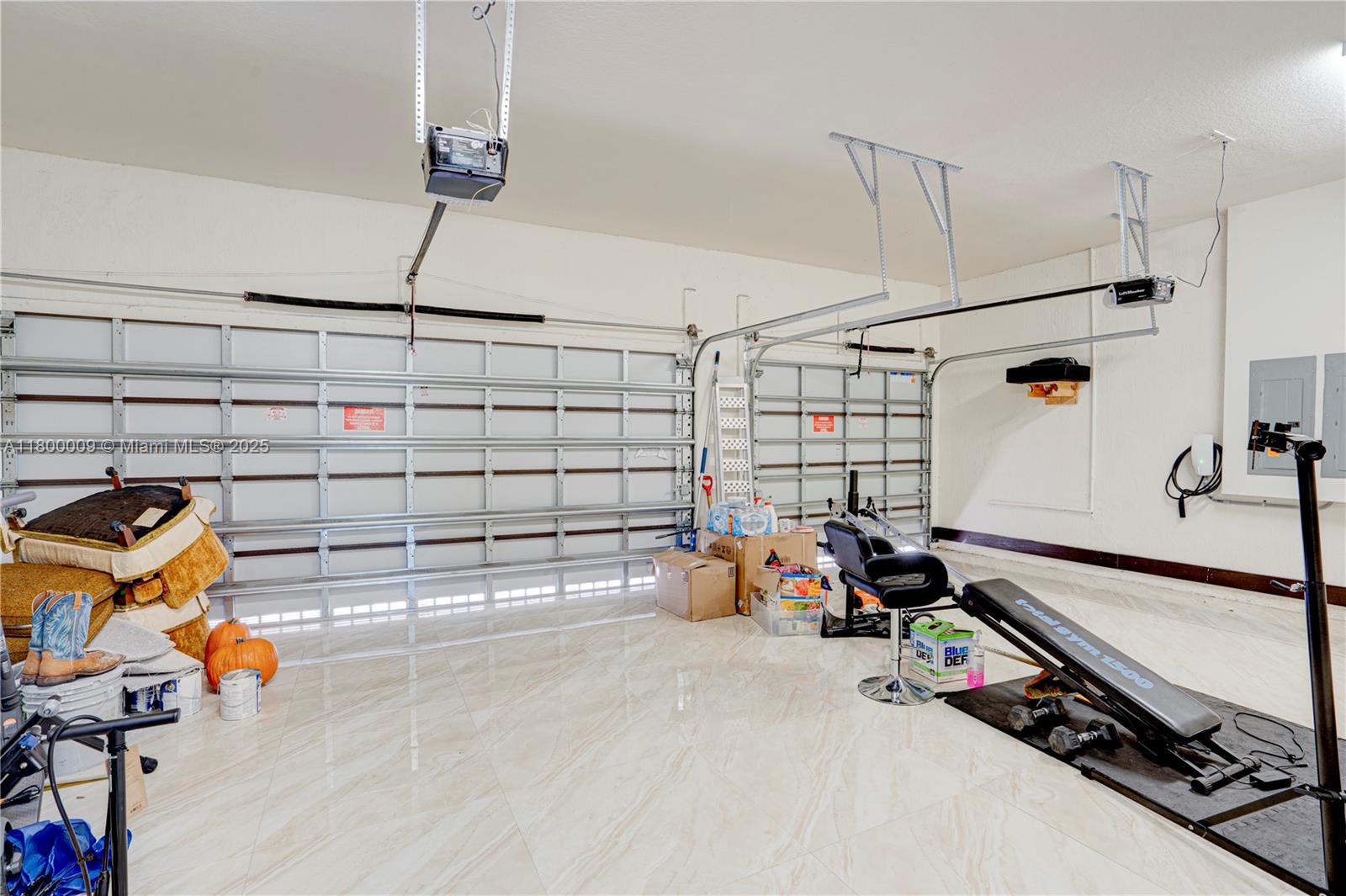 9015 NW 161st Ter Miami Lakes, FL 33018