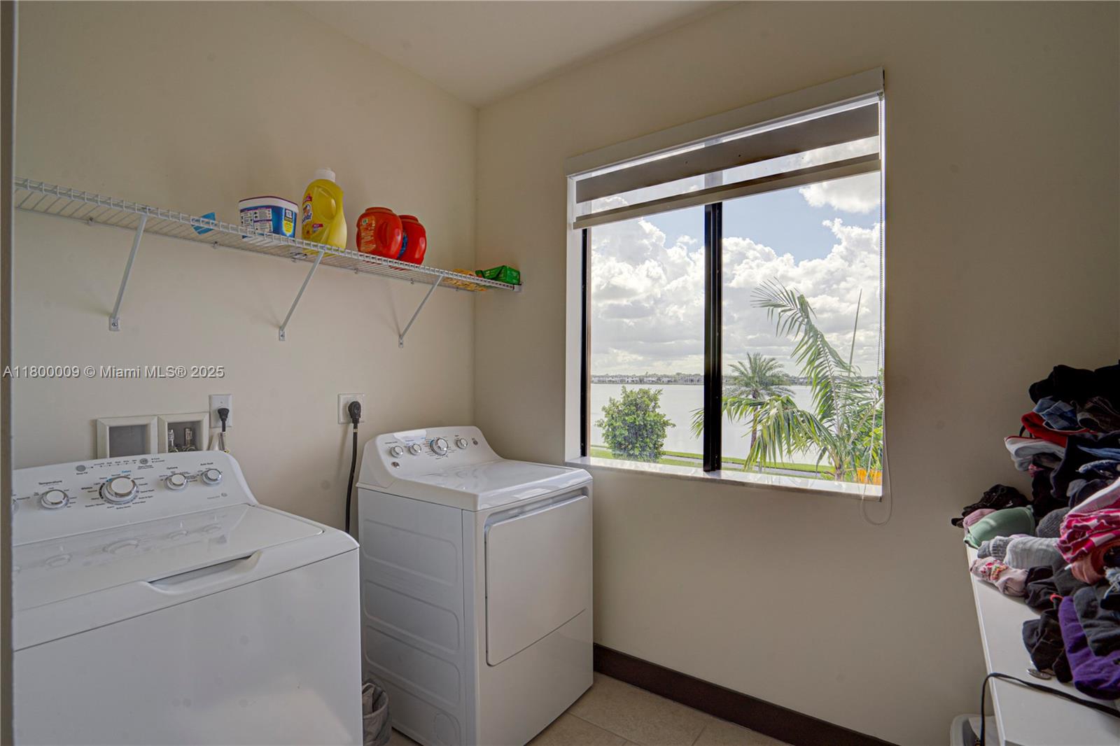 9015 NW 161st Ter Miami Lakes, FL 33018