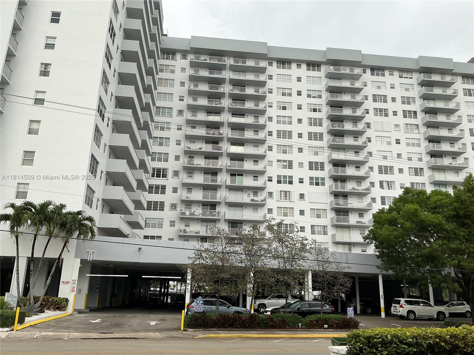 137 Golden Isles Dr #611