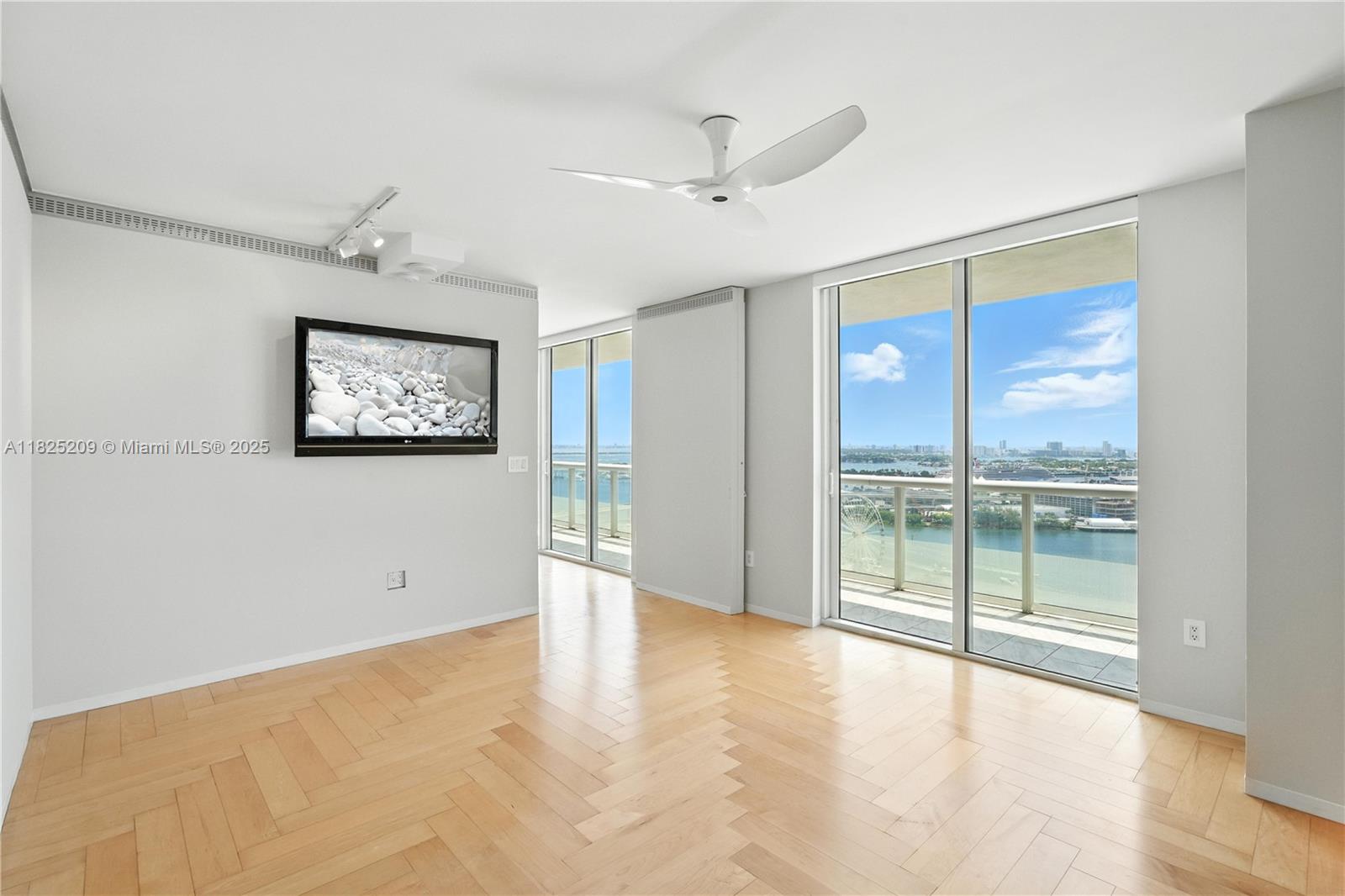 image 50 Biscayne Condo9