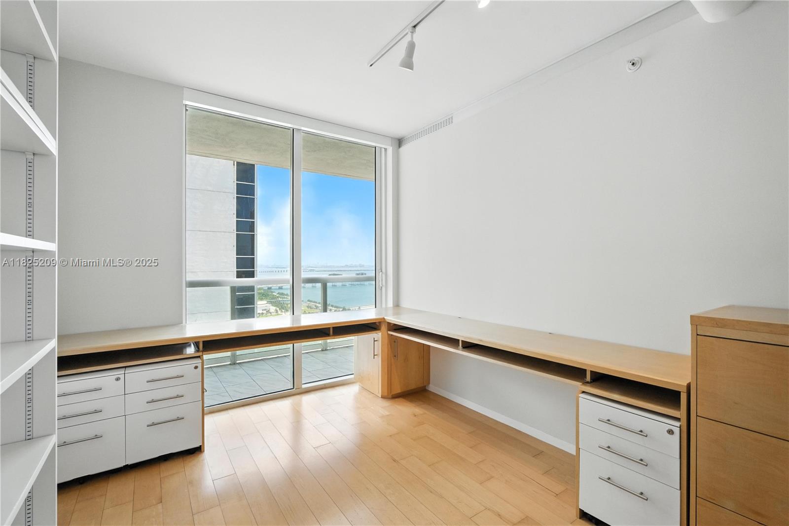 image 50 Biscayne Condo14