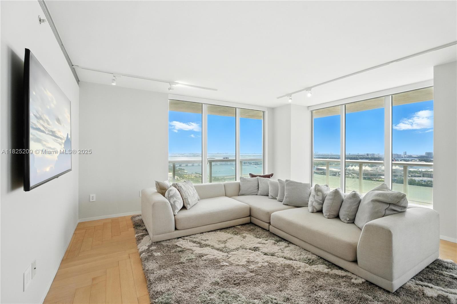 image 50 Biscayne Condo2