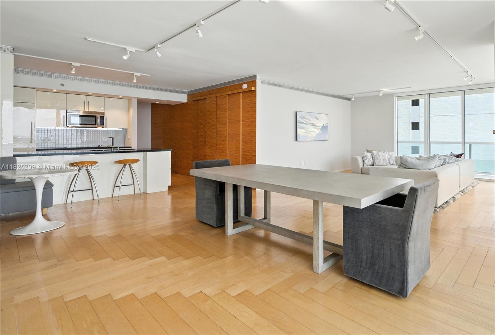 image 50 Biscayne Condo4