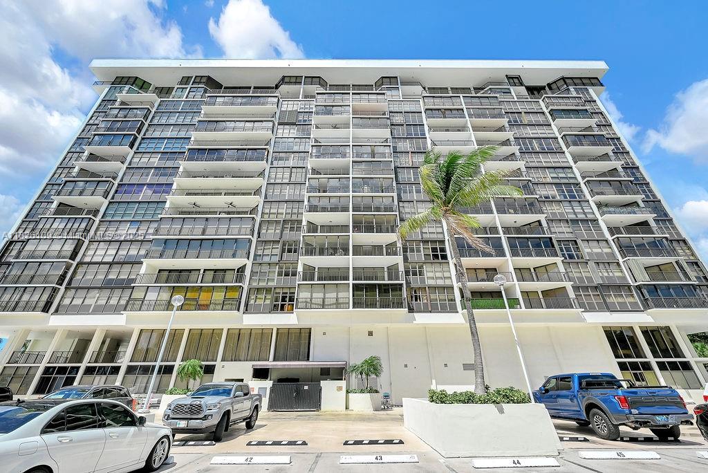 image Brickell Place Ii48