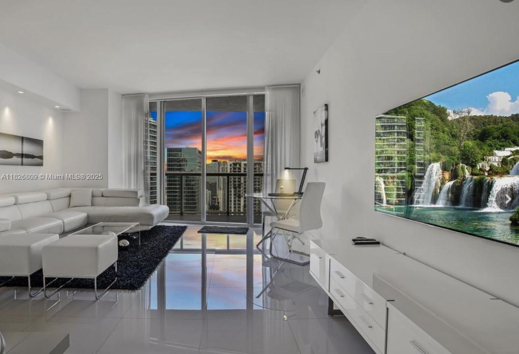 image Icon Brickell7