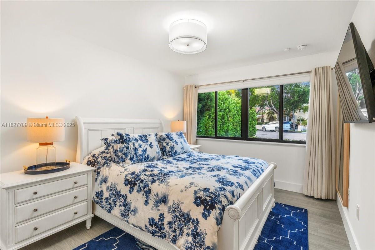 2180 Alamanda Dr North Miami, FL 33181