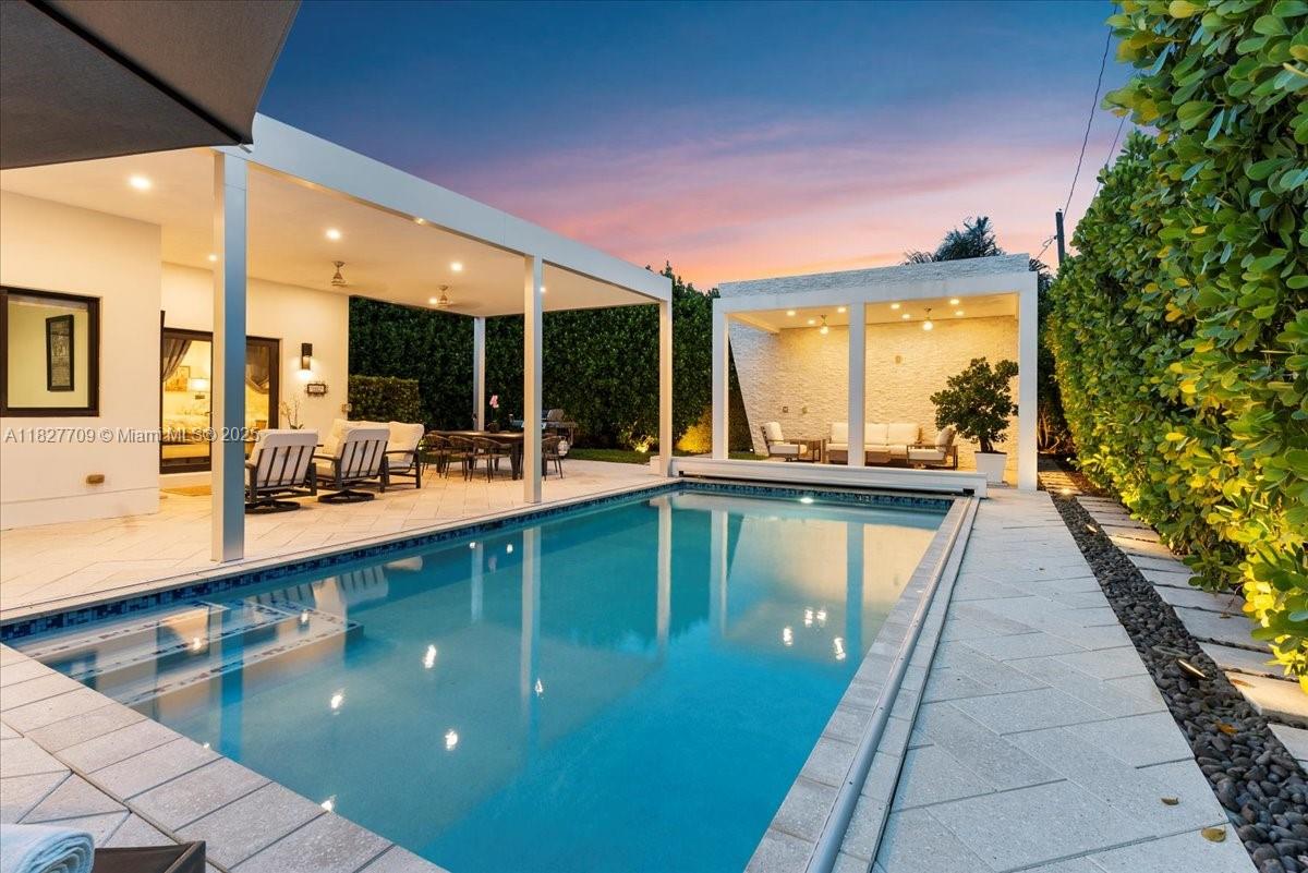 2180 Alamanda Dr North Miami, FL 33181