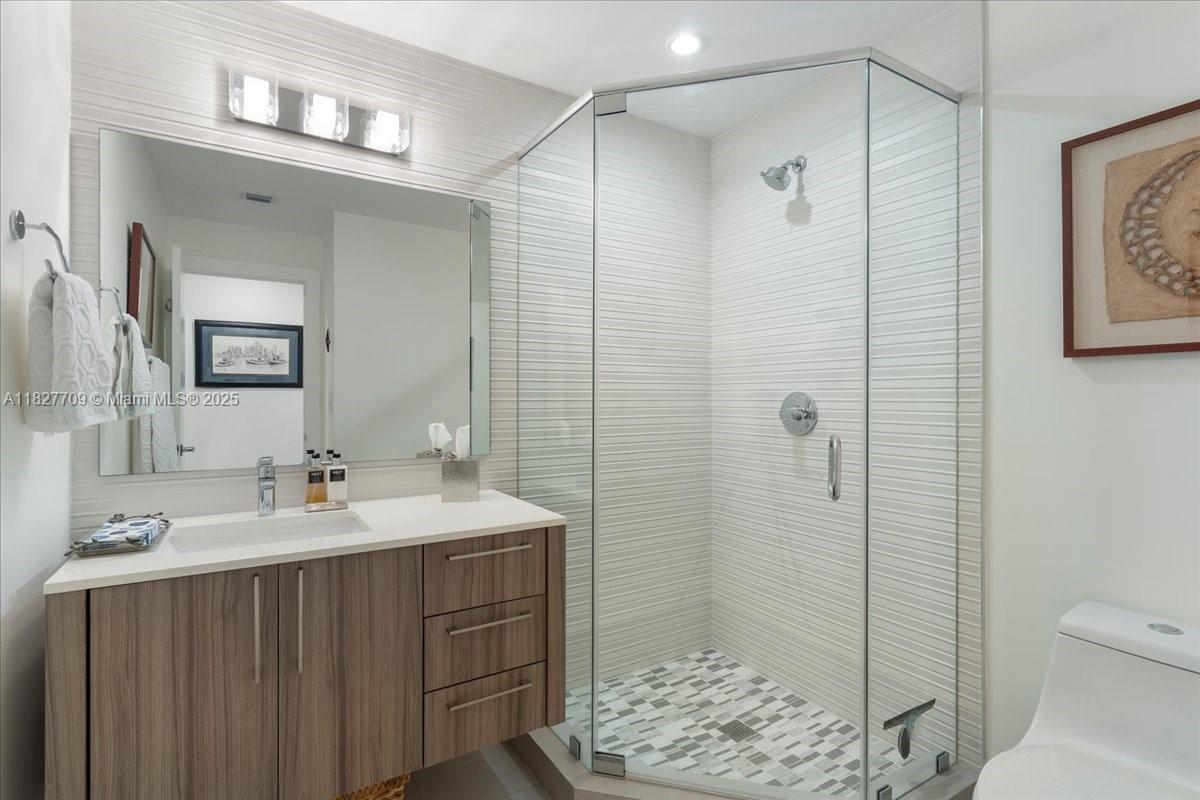 2180 Alamanda Dr North Miami, FL 33181