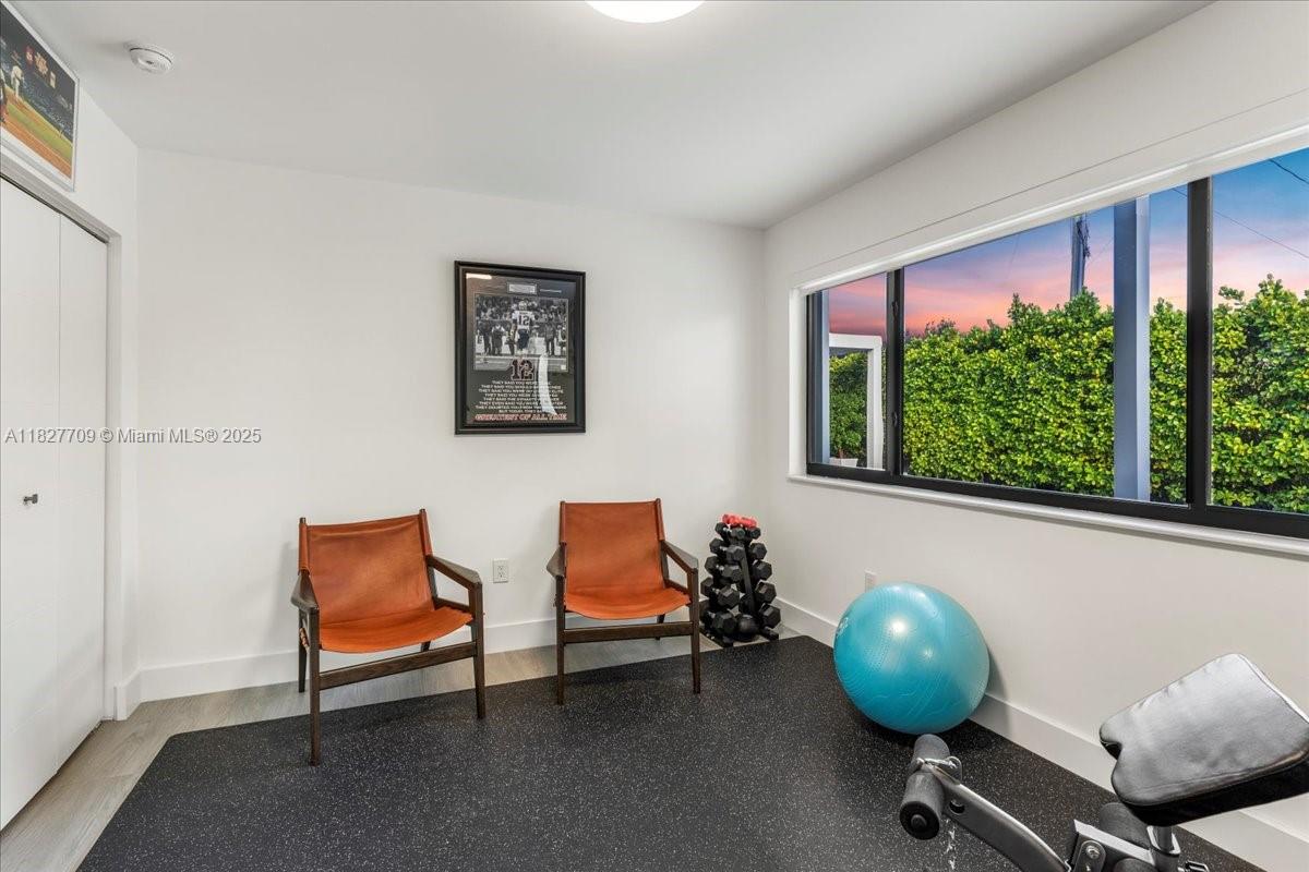 2180 Alamanda Dr North Miami, FL 33181