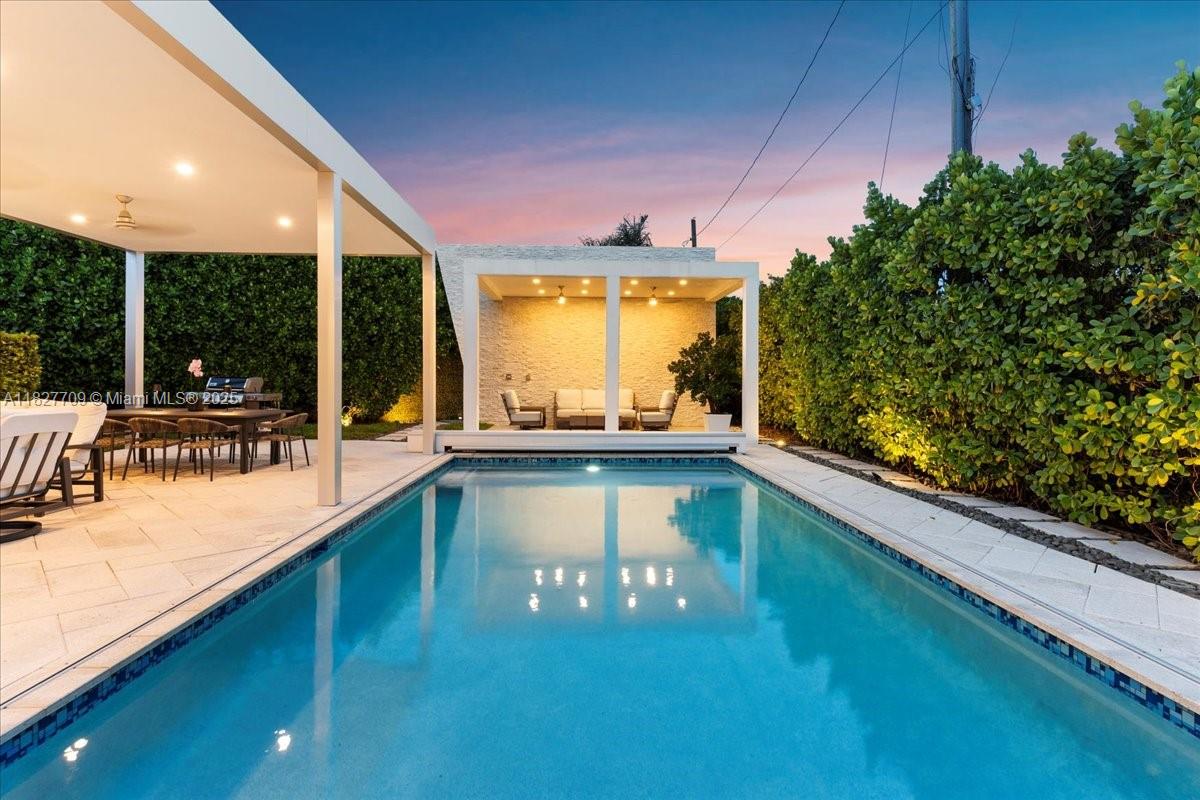 2180 Alamanda Dr North Miami, FL 33181