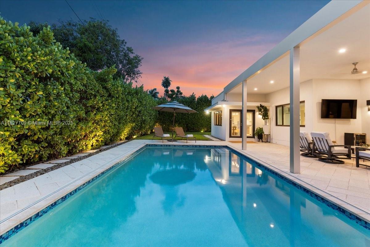 2180 Alamanda Dr North Miami, FL 33181