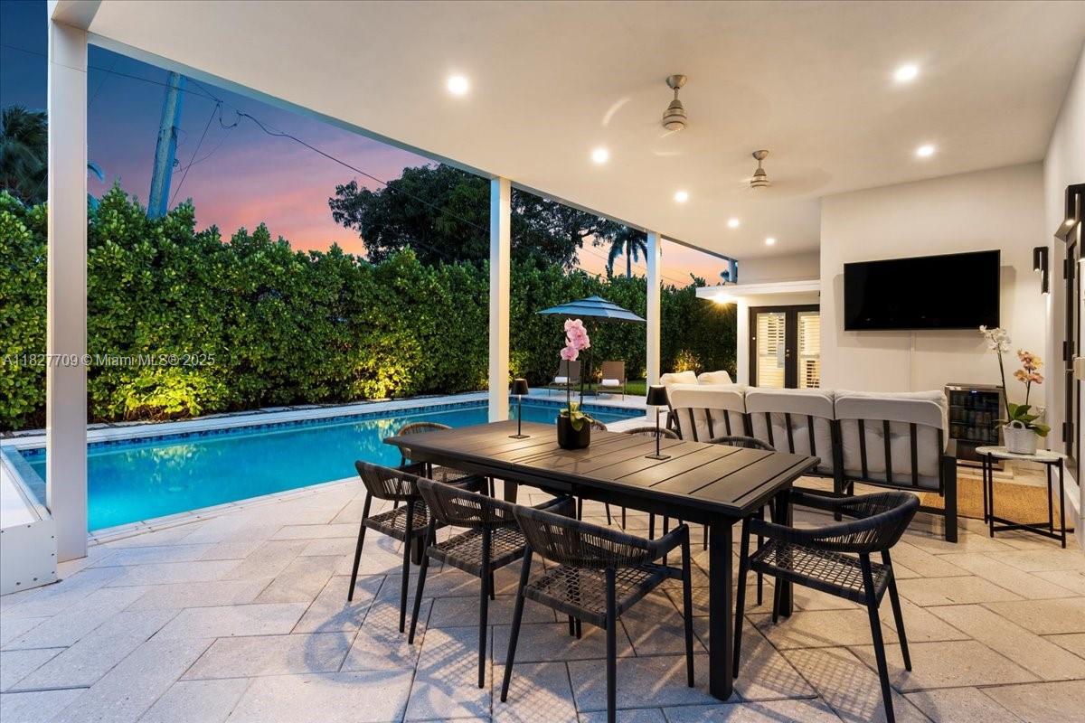 2180 Alamanda Dr North Miami, FL 33181