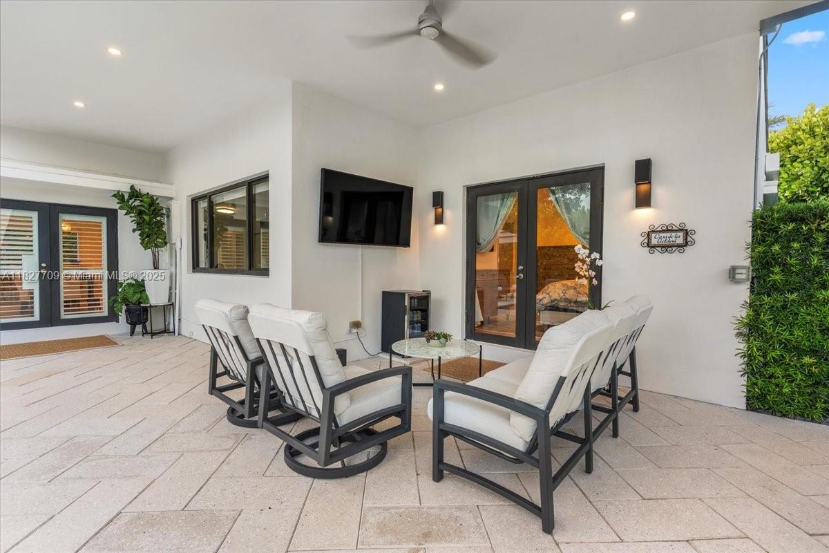 2180 Alamanda Dr North Miami, FL 33181