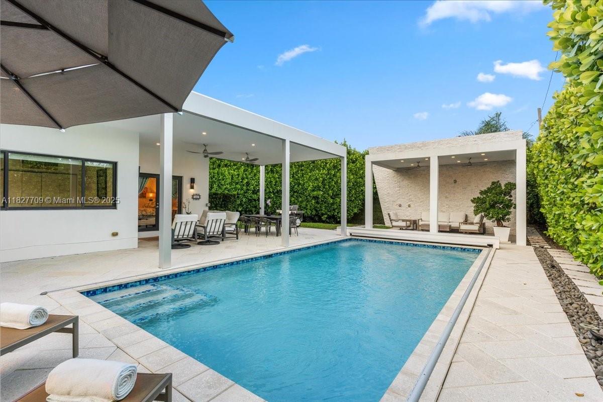 2180 Alamanda Dr North Miami, FL 33181