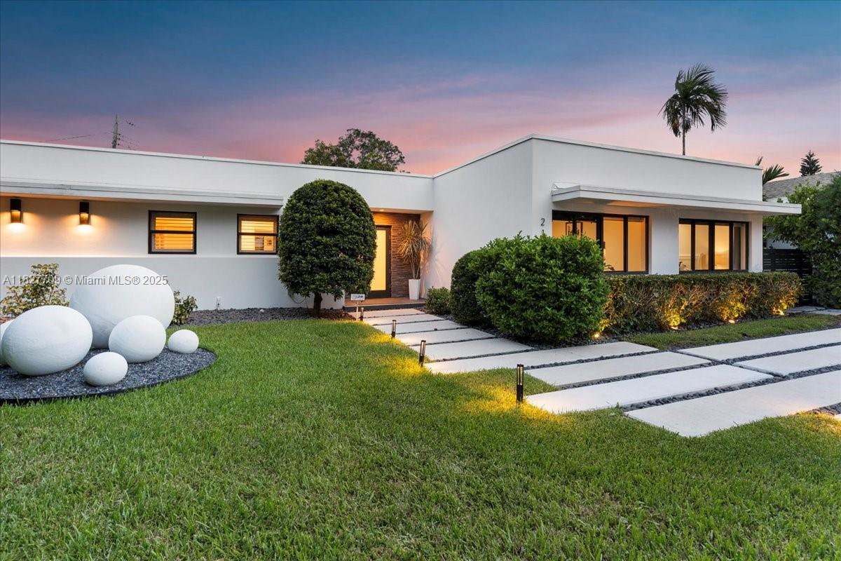 2180 Alamanda Dr North Miami, FL 33181