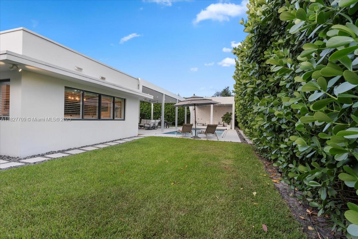 2180 Alamanda Dr North Miami, FL 33181