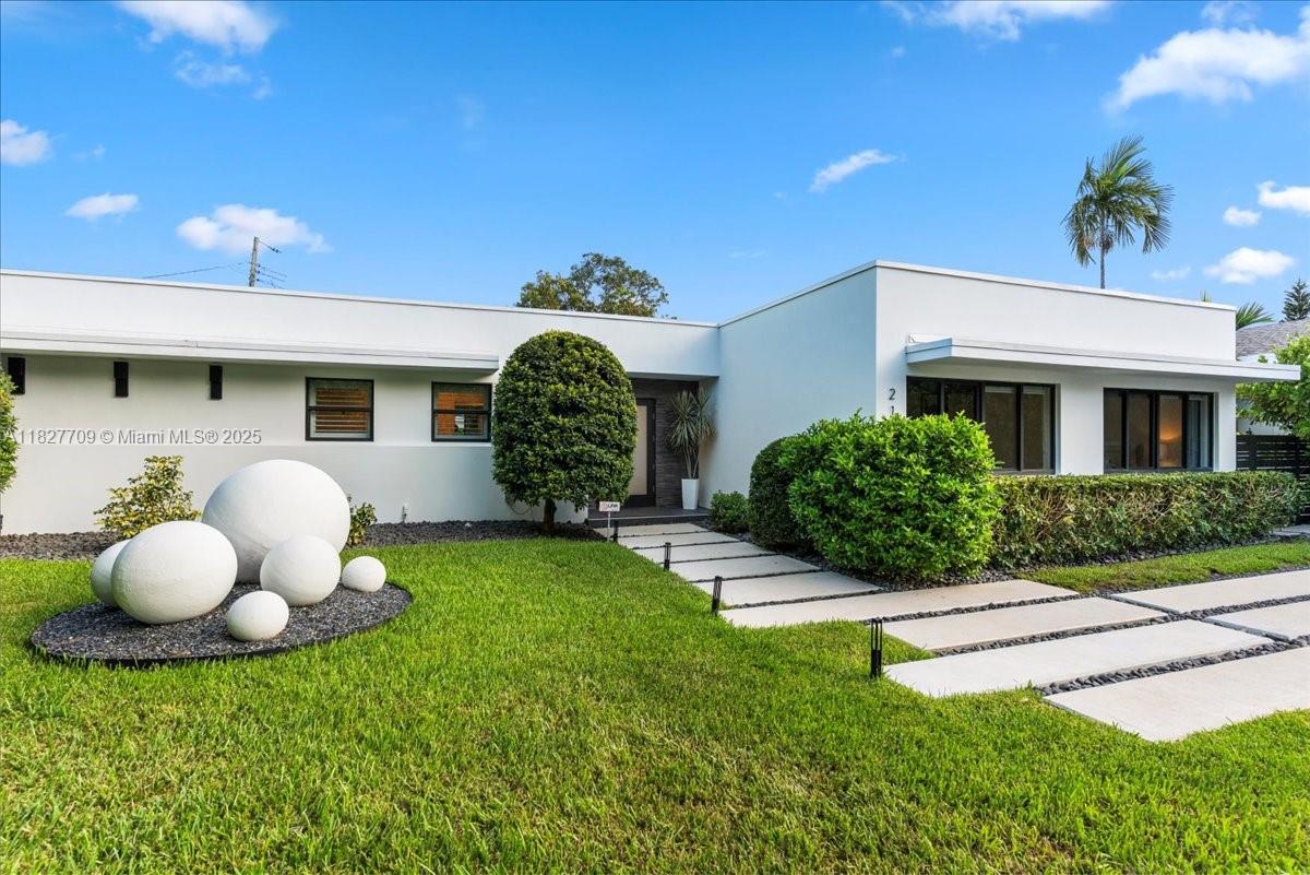 2180 Alamanda Dr North Miami, FL 33181