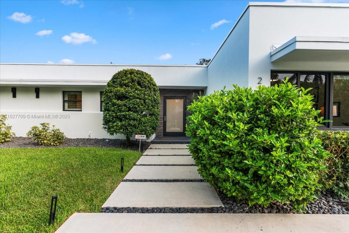 2180 Alamanda Dr North Miami, FL 33181